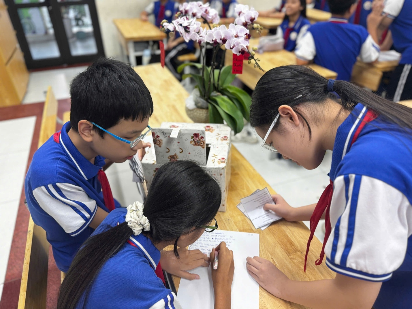 C:\Users\Nguyễn Thu Hòa\Desktop\1790934447771_1863028109638595646_g3180474194473531591_85095eb42e6c5daff9e2e8a675a04f9a.jpg
