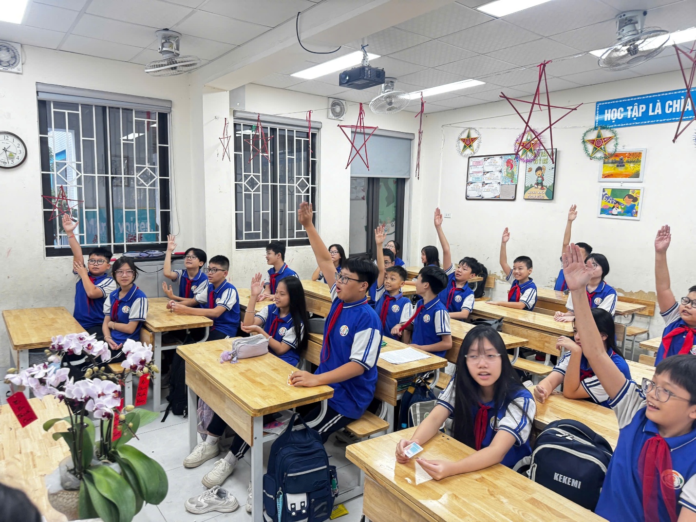 C:\Users\Nguyễn Thu Hòa\Desktop\1790934447782_1863028109638595646_g3180474194473531591_668ecc6bb2061cb6e9b110972f94f663.jpg