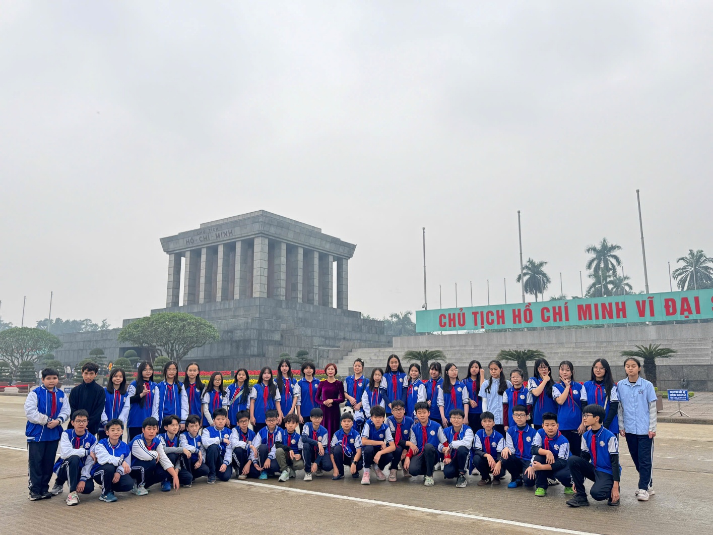 A group of people posing for a photo

Description automatically generated