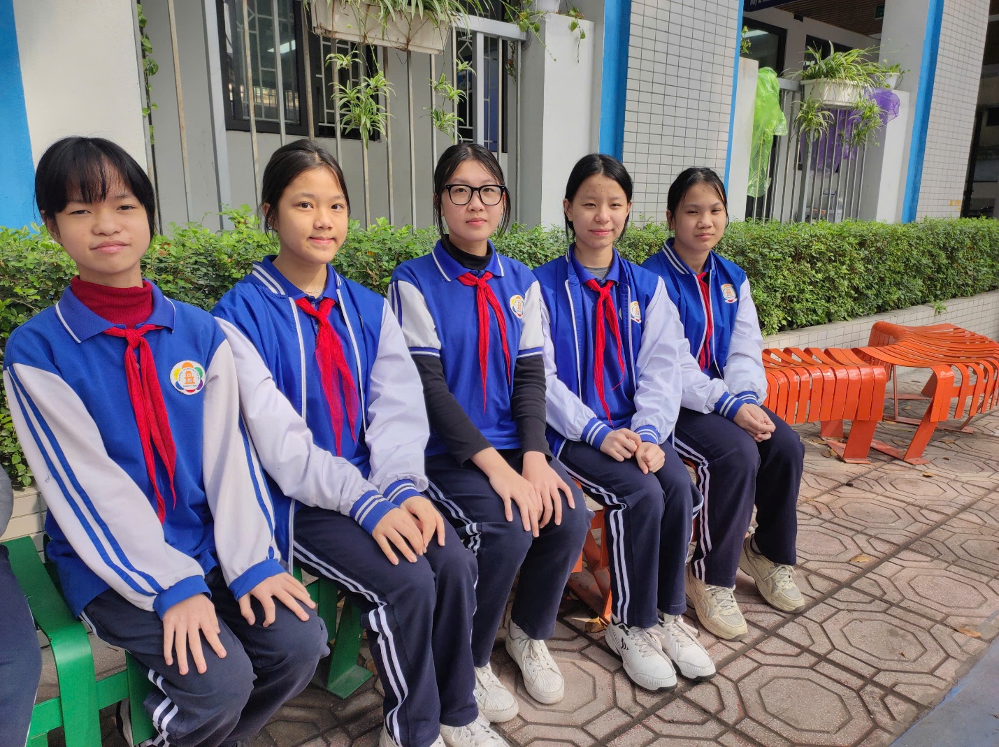 C:\Users\Nguyễn Thu Hòa\Desktop\z7519961783243_1dc32d776f049f472cce2965b744fa11.jpg