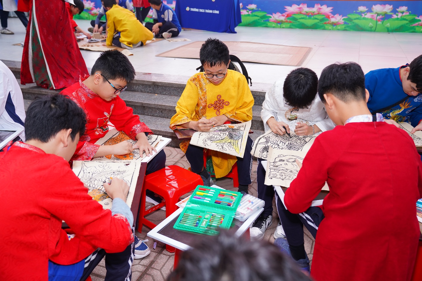 Ảnh có chứa trang phục, người, cậu bé, Mặt người

Nội dung do AI tạo ra có thể không chính xác.