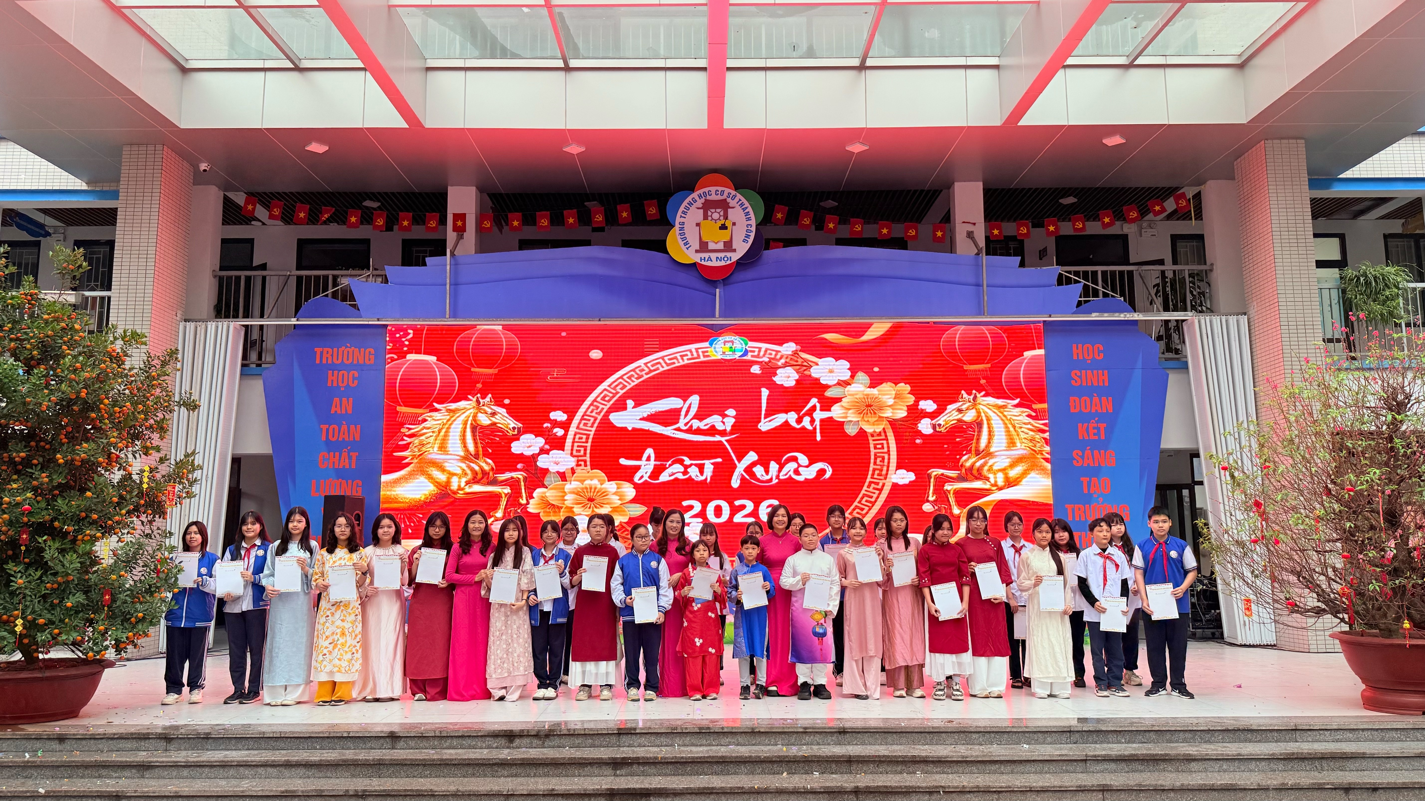 Ảnh có chứa tòa nhà, người, trang phục, đền

Nội dung do AI tạo ra có thể không chính xác.