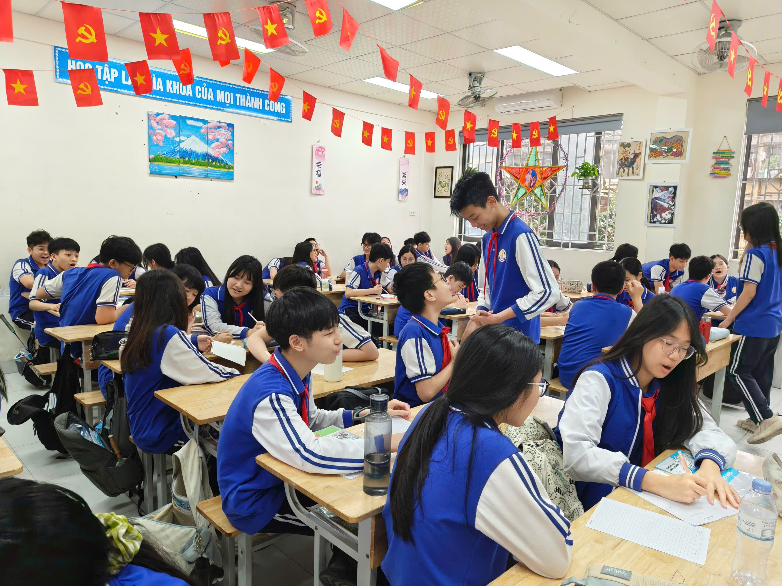 Ảnh có chứa trang phục, người, trong nhà, Giáo dục

Nội dung do AI tạo ra có thể không chính xác.