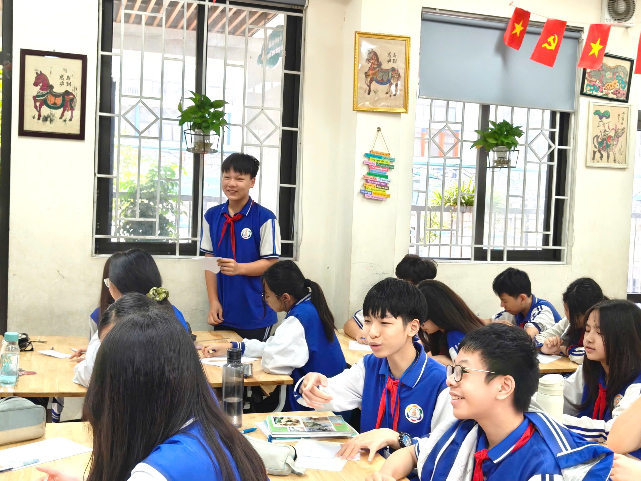 Ảnh có chứa trang phục, người, trong nhà, Giáo dục

Nội dung do AI tạo ra có thể không chính xác.