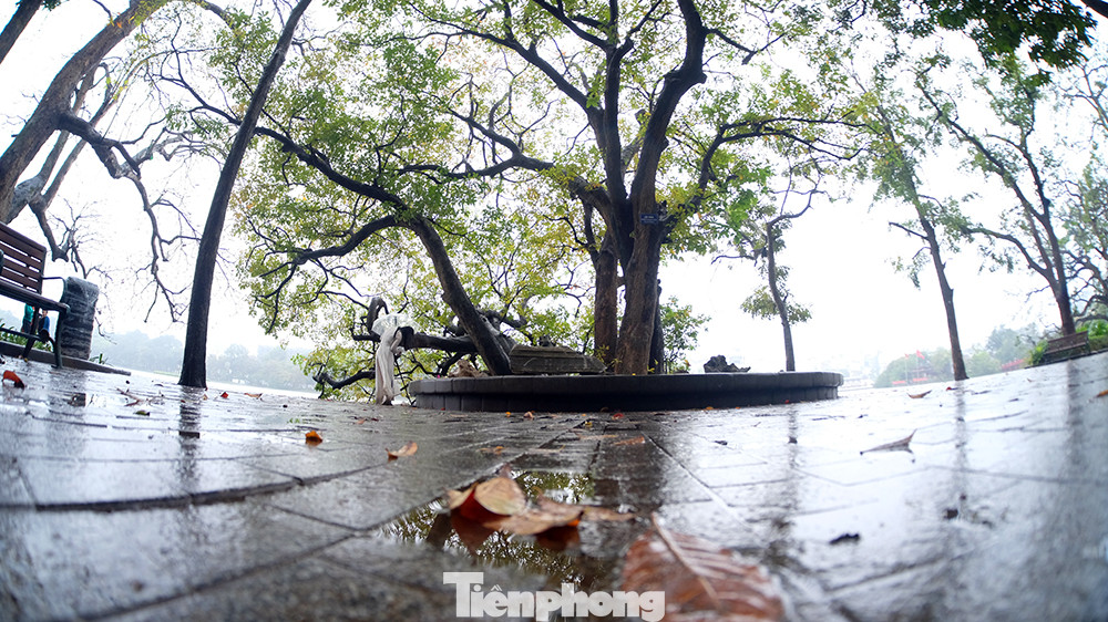 Hà Nội đẹp ngỡ ngàng trong tiết trời mưa xuân | Báo điện tử Tiền Phong