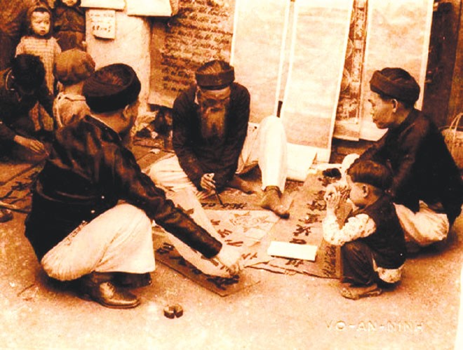 Ảnh có chứa trang phục, người, giày dép, Mặt người

Nội dung do AI tạo ra có thể không chính xác.