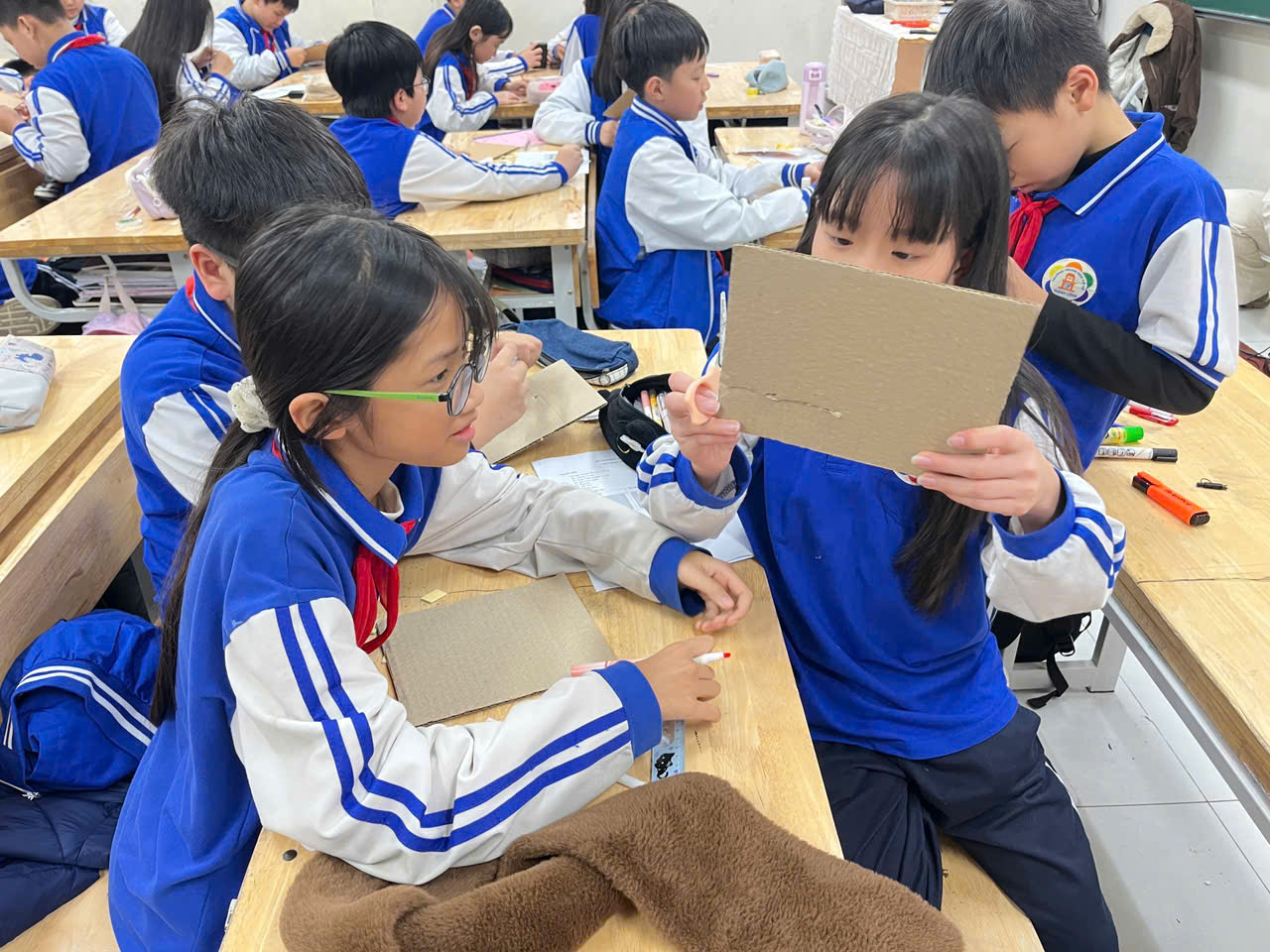 C:\Users\Nguyễn Thu Hòa\Desktop\z7484908265243_9ade7f9cce5e1a50088cd7b912b25c20.jpg