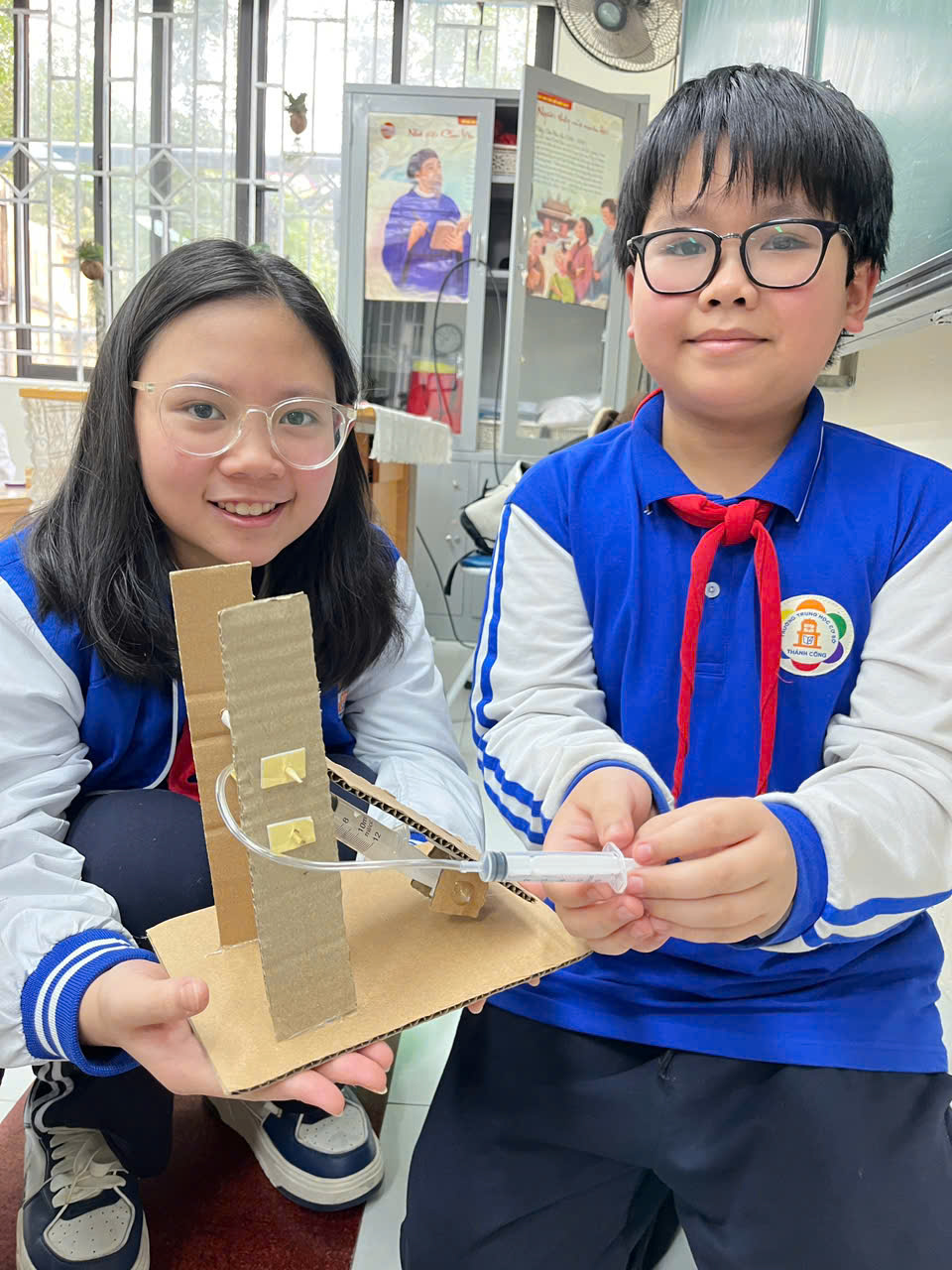 C:\Users\Nguyễn Thu Hòa\Desktop\z7484908265298_712068cf148cb414adbb7f5d7d8c86c5.jpg