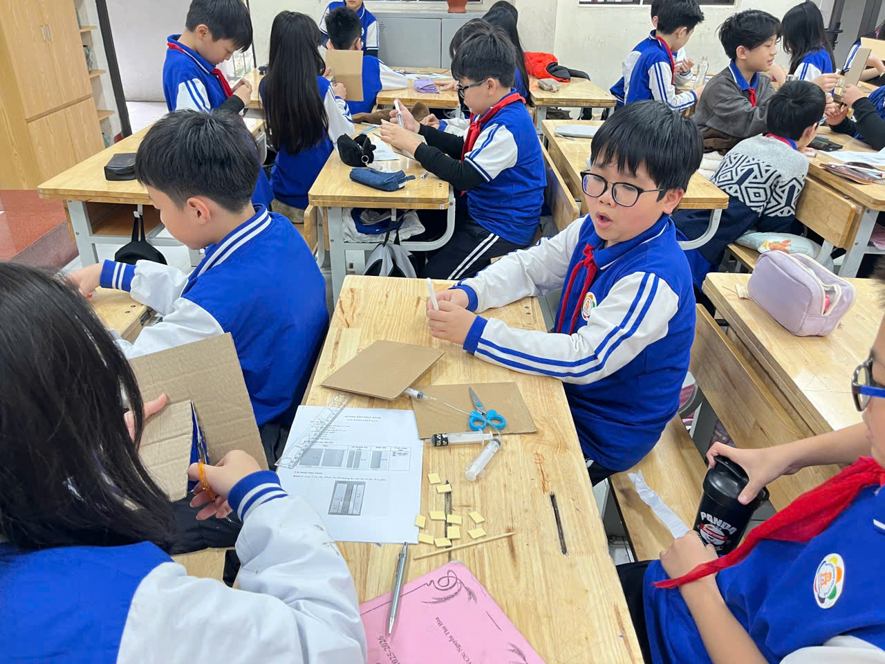 C:\Users\Nguyễn Thu Hòa\Desktop\z7484908265273_0a45a26587f6f65f6c88d7b9f0e7ef03.jpg