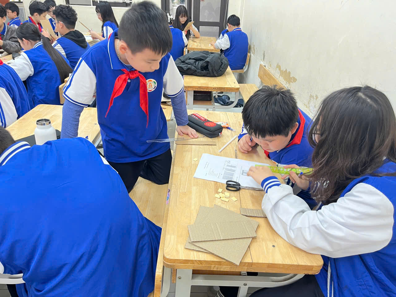 C:\Users\Nguyễn Thu Hòa\Desktop\z7484908265245_703402d8d4869359dce22074ba9d785a.jpg