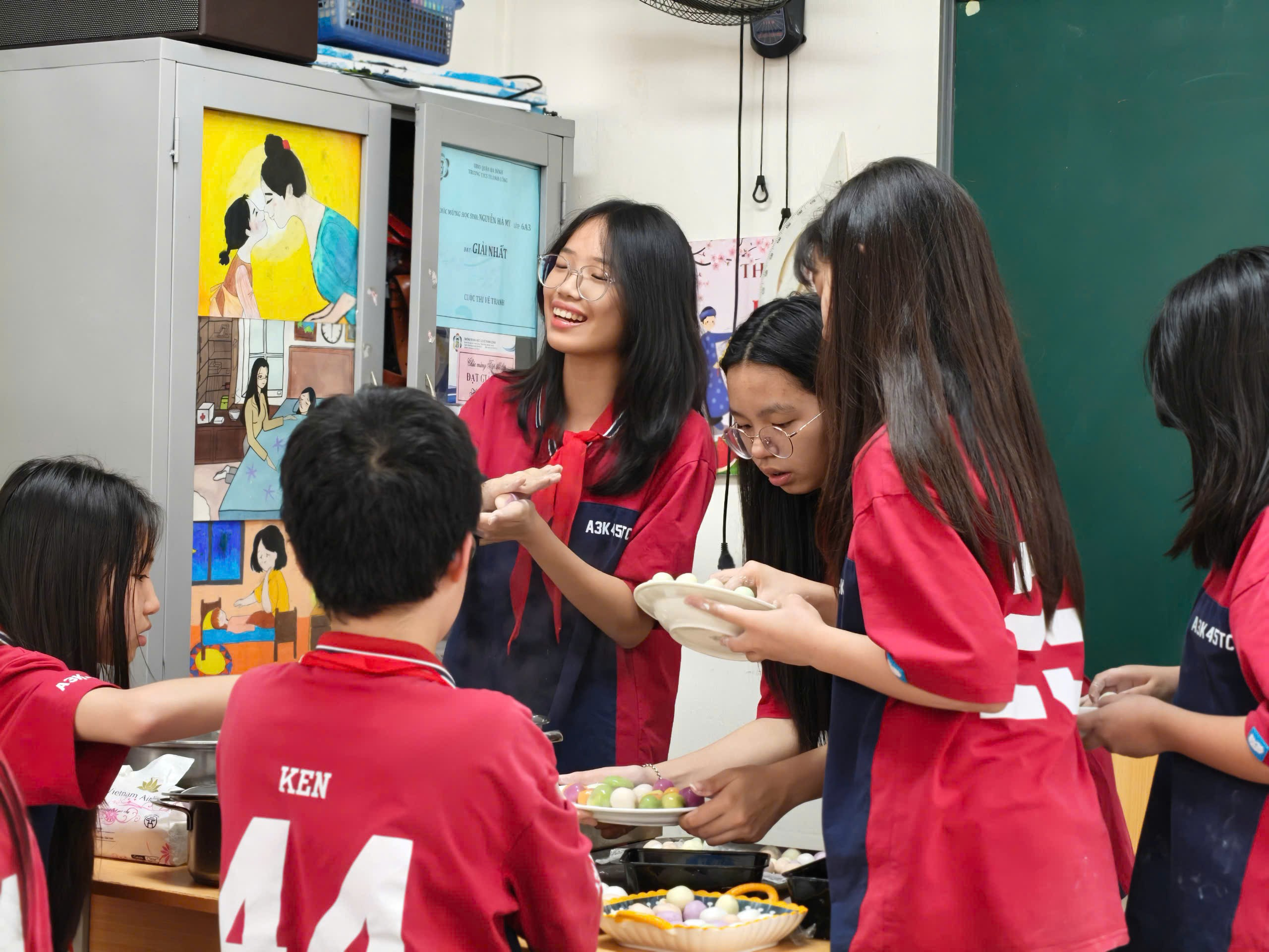 Ảnh có chứa trang phục, người, cô gái, trường học

Nội dung do AI tạo ra có thể không chính xác.