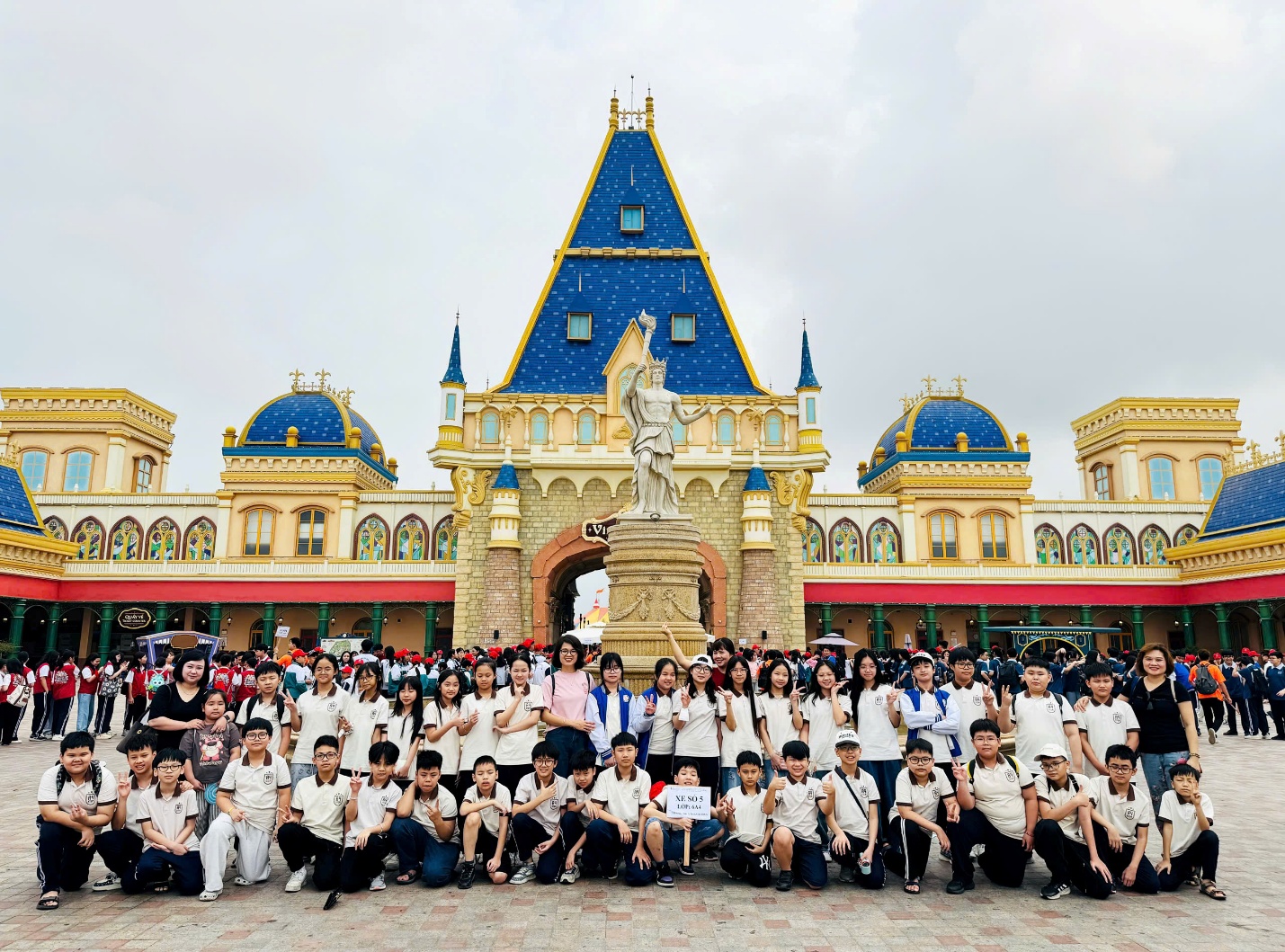 C:\Users\Nguyễn Thu Hòa\Desktop\z7660962508927_98086ef88ea81b201d0b83a964c45ade.jpg