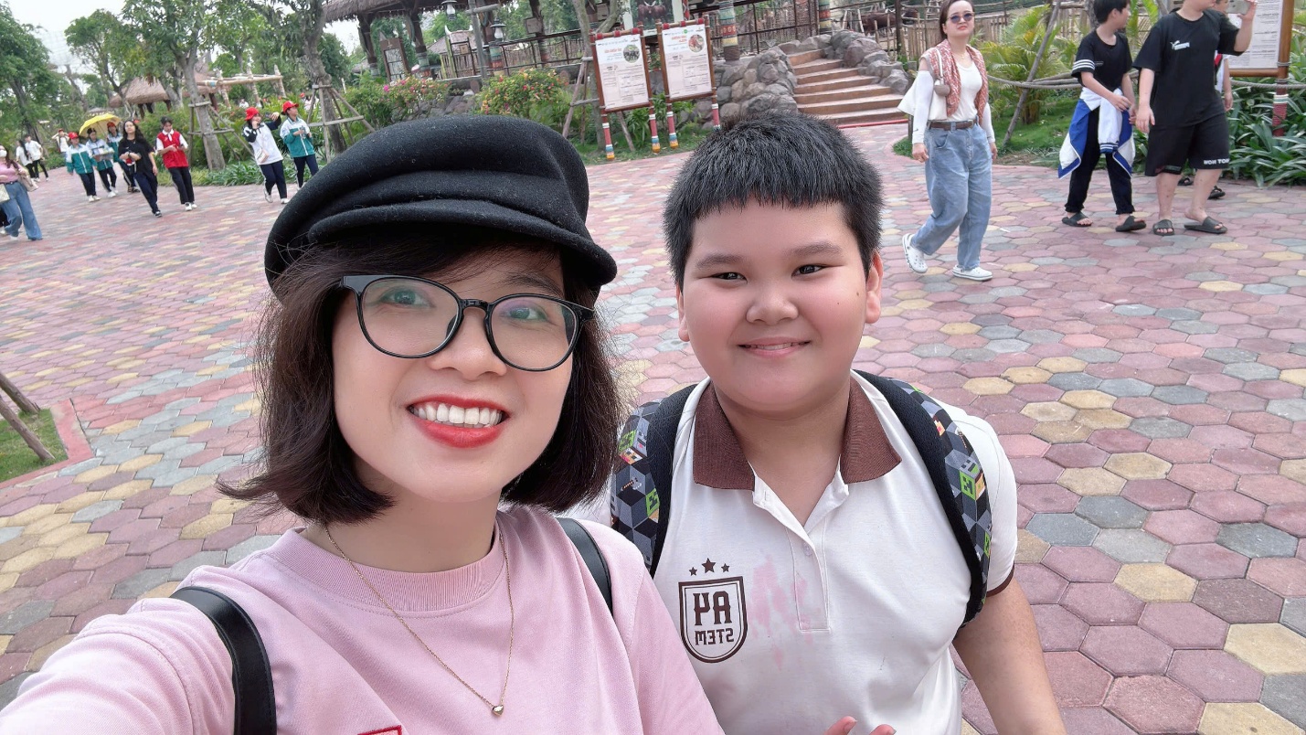 C:\Users\Nguyễn Thu Hòa\Desktop\z7658699374625_56f494f3b55a41650cf88cc21383e108.jpg