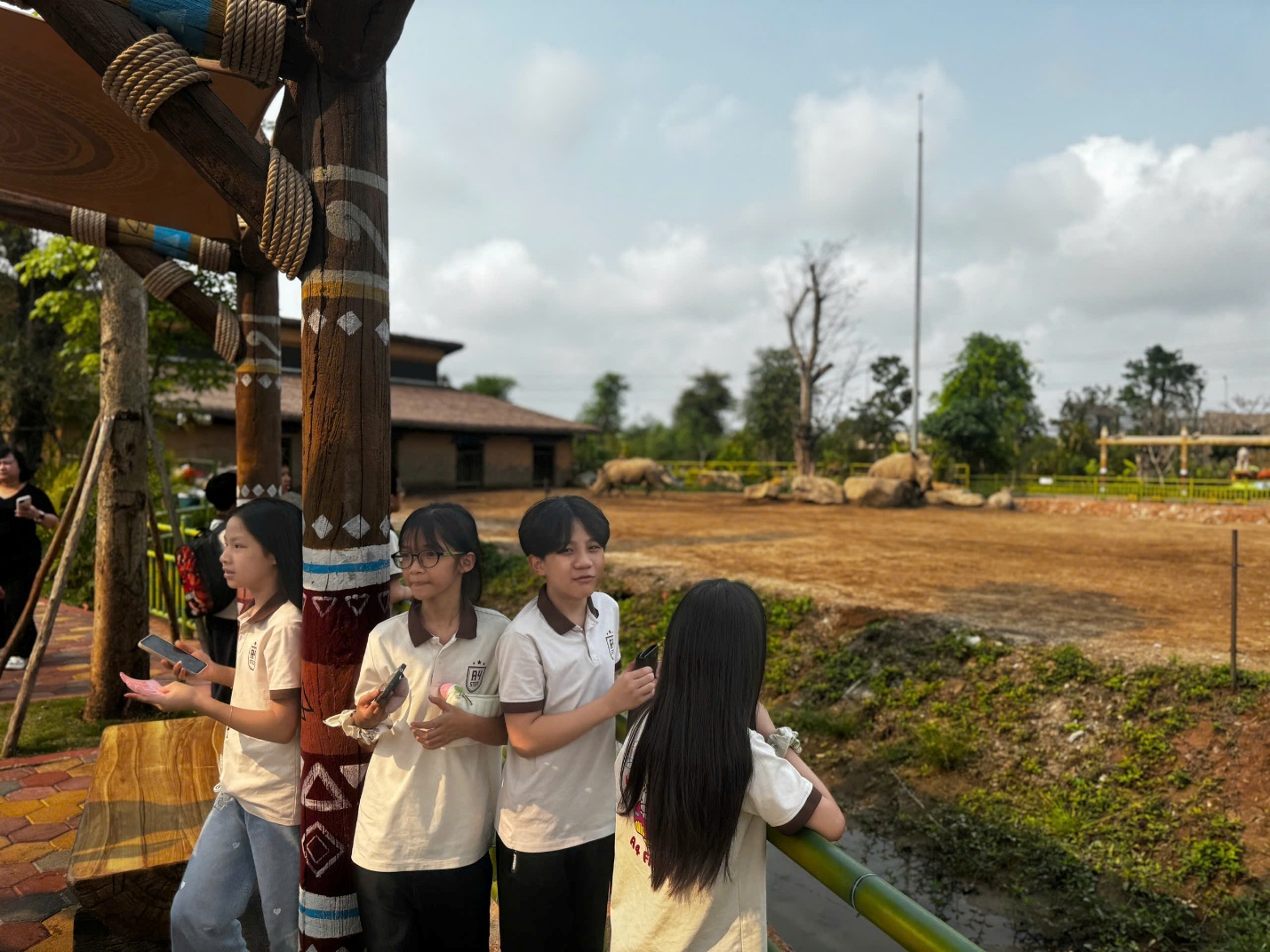 C:\Users\Nguyễn Thu Hòa\Desktop\z7658703736987_1b17bcba5e8a5ff0de5444aa10849712 - Sao chép.jpg