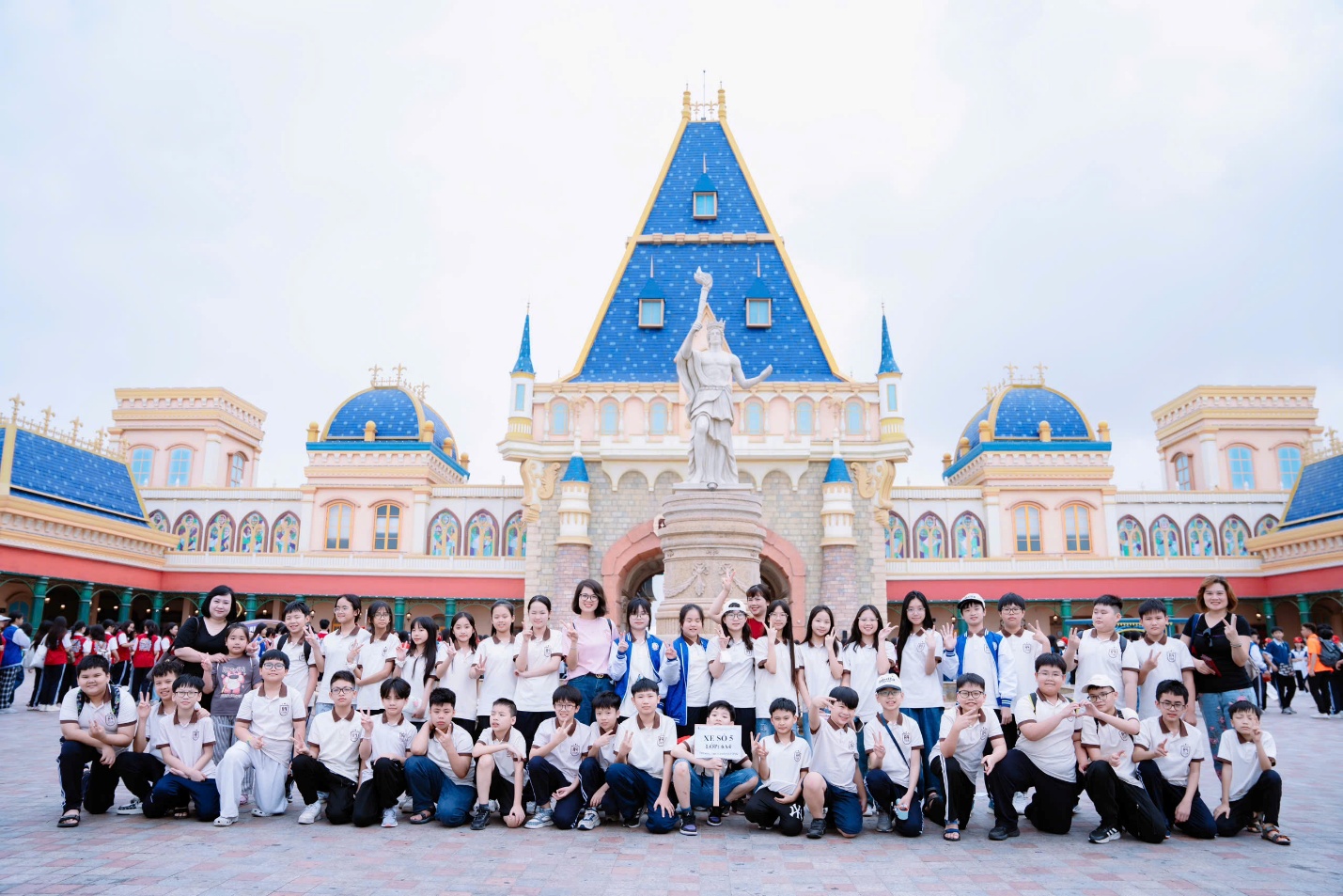 C:\Users\Nguyễn Thu Hòa\Desktop\z7674455736615_2d9980013141145ad6bb61ed0ec25ed8.jpg