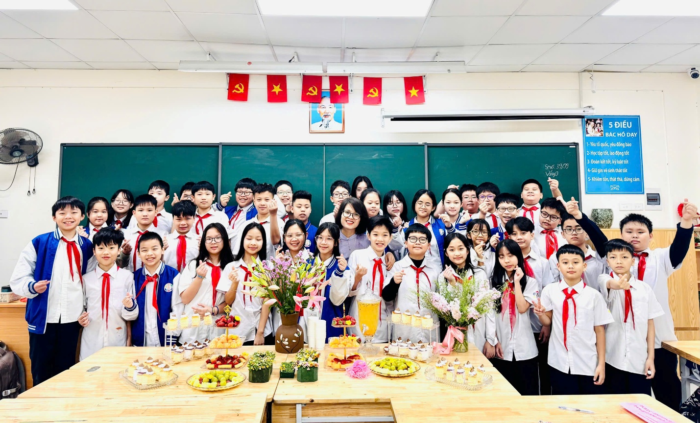 C:\Users\Nguyễn Thu Hòa\Desktop\z7598861221484_0edb4f7e114b184aa64168a8e00e7446.jpg