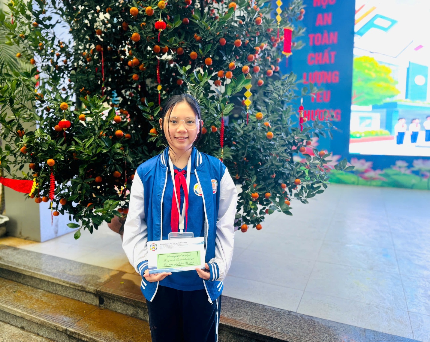 C:\Users\Nguyễn Thu Hòa\Desktop\z7601582526644_cfdca6690af651cbbbee6257b913cf95.jpg