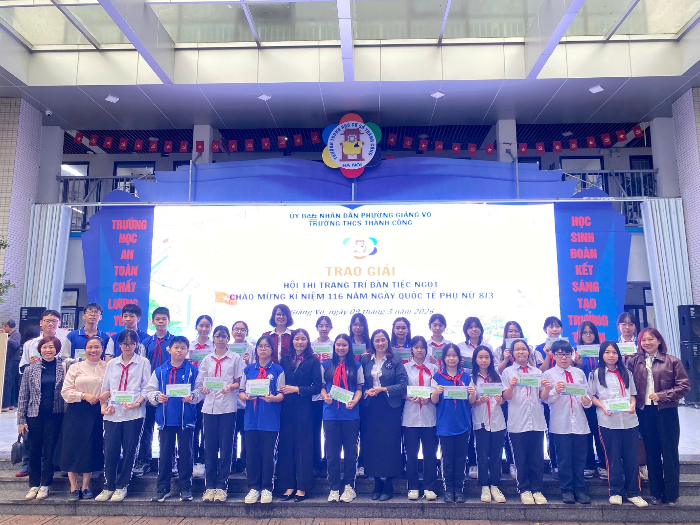 C:\Users\Nguyễn Thu Hòa\Desktop\z7601346790204_aabf33709a2f2d41b86309f26bed2e67.jpg