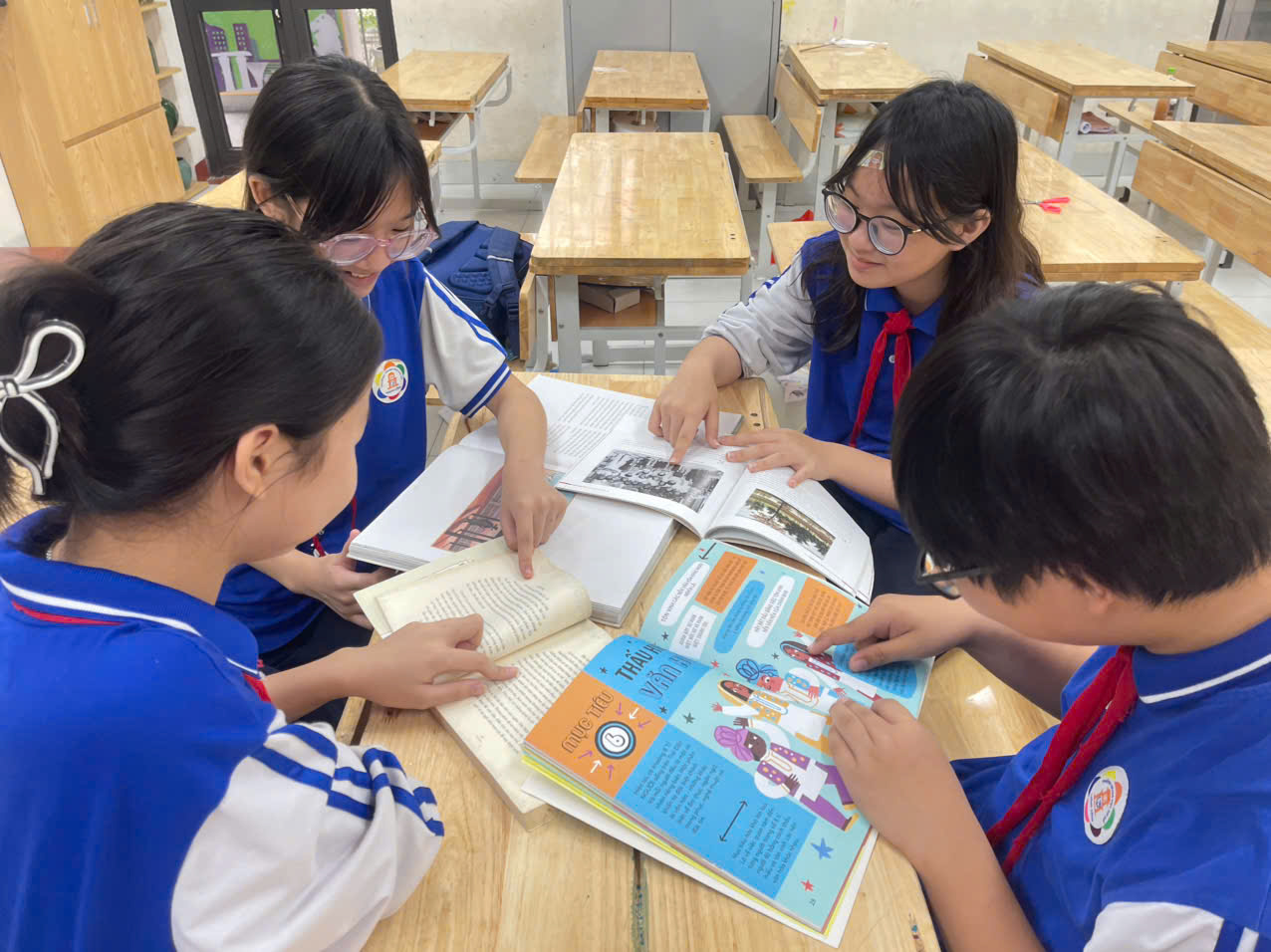 C:\Users\Nguyễn Thu Hòa\Downloads\z7725720764276_bd58d6484f7488ce2113bbd4873bf687.jpg