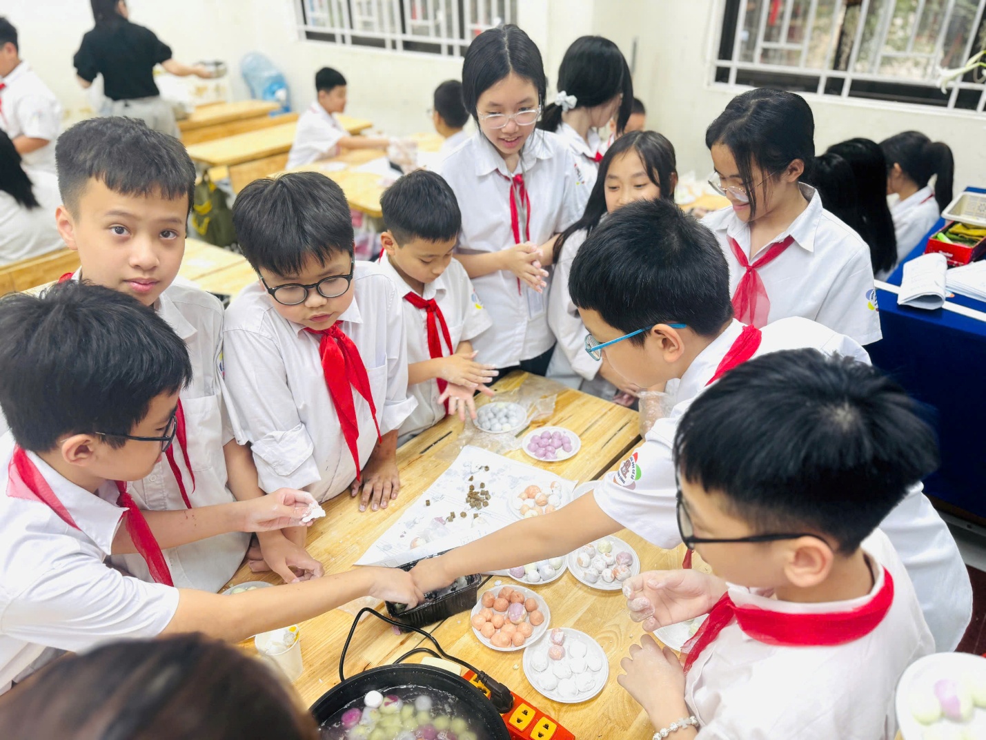 C:\Users\Nguyễn Thu Hòa\Downloads\z7735867928949_2ad038e16655f08461fe8c416bc27983.jpg