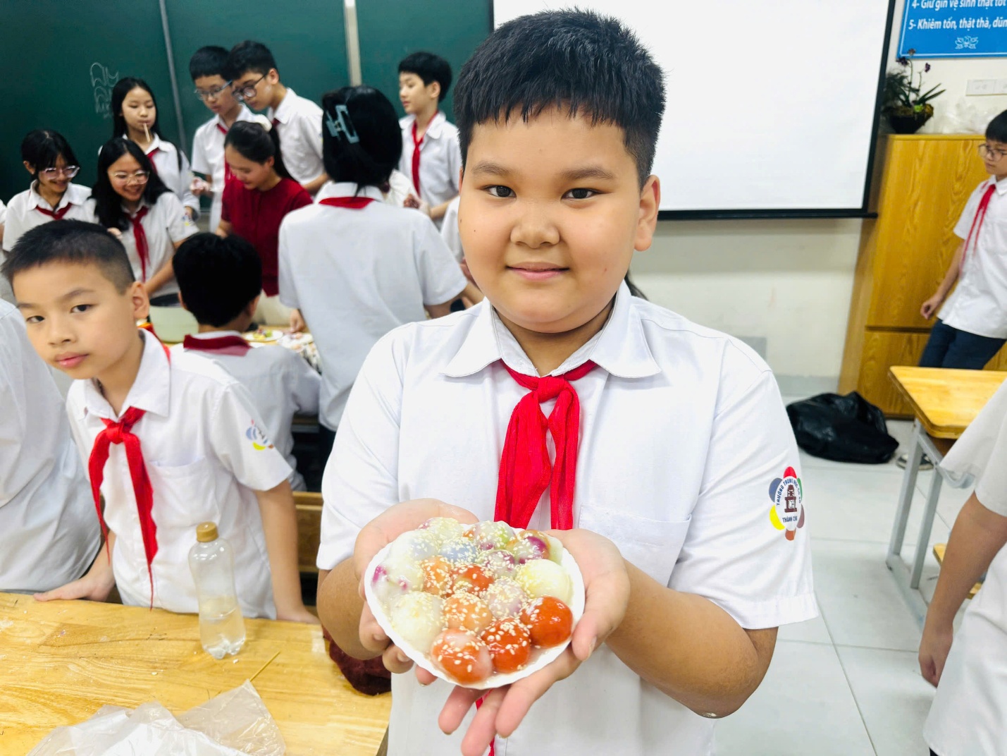 C:\Users\Nguyễn Thu Hòa\Downloads\z7735867983966_fb4d8568667f81c39dbcbf3656469578.jpg