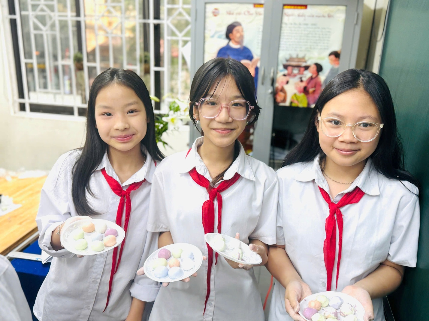 C:\Users\Nguyễn Thu Hòa\Downloads\z7735867789992_4a80f74a37afcbc21708ab2abdd627fb.jpg