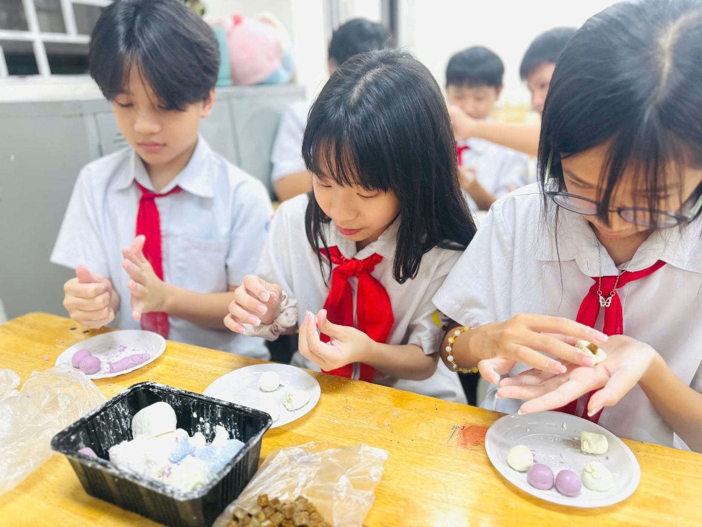 C:\Users\Nguyễn Thu Hòa\Downloads\z7735867922024_5dd0297d14d8659e0496e0012af15080.jpg