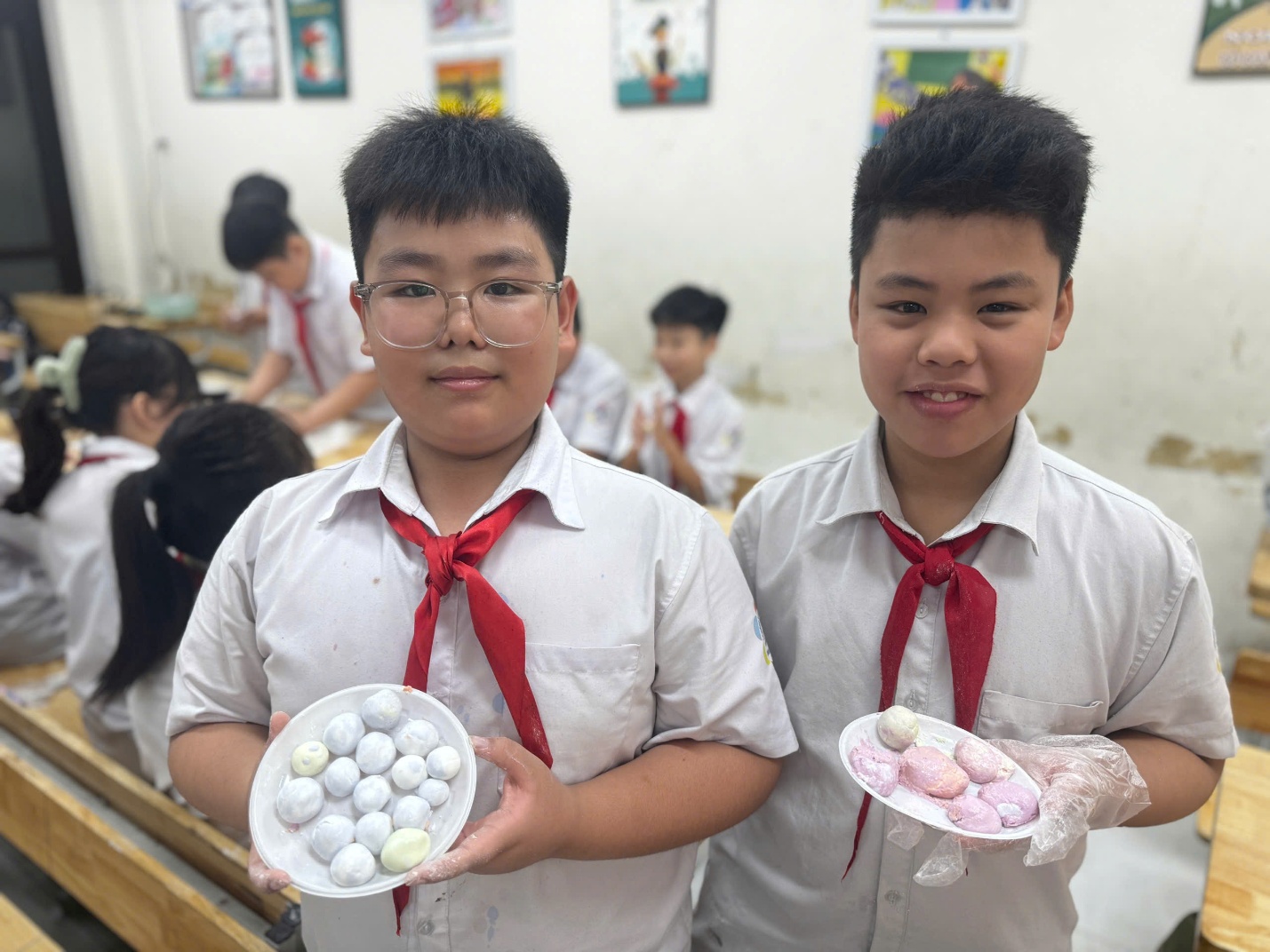 C:\Users\Nguyễn Thu Hòa\Downloads\z7735867657669_d33c917af96fec6fcde6e39fcbe0bd42.jpg