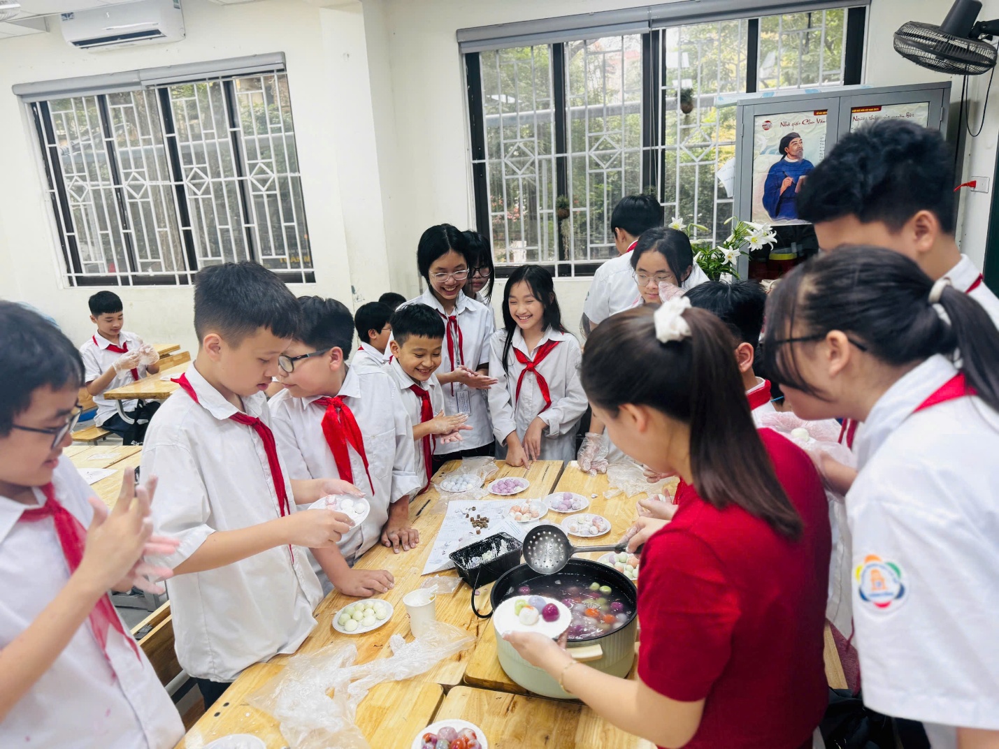 C:\Users\Nguyễn Thu Hòa\Downloads\z7735867967857_c07b171a8241f8ab75af19696cf7c652.jpg