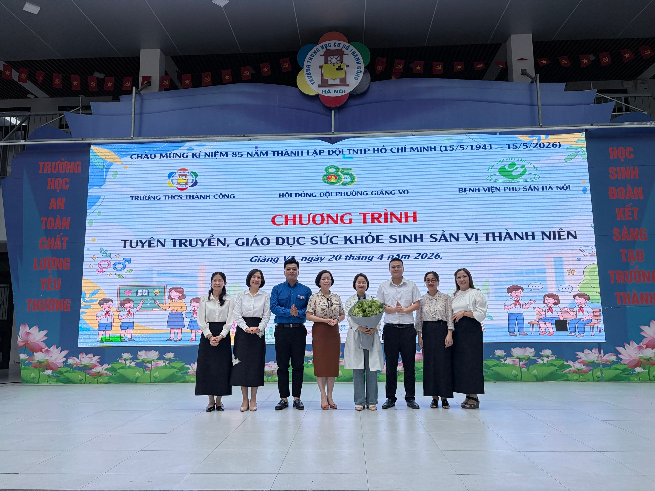 A group of people standing on a stage

AI-generated content may be incorrect.