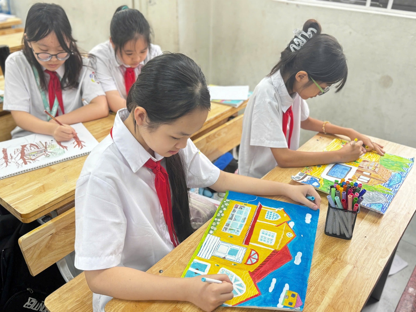 C:\Users\Nguyễn Thu Hòa\Downloads\z7752266280274_e78ef35903534fd02a131a9c322a3d8d.jpg