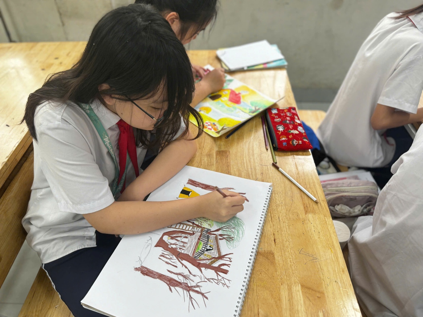 C:\Users\Nguyễn Thu Hòa\Downloads\z7752266106571_0cf6879afc6fbc5e26455c225589d181.jpg