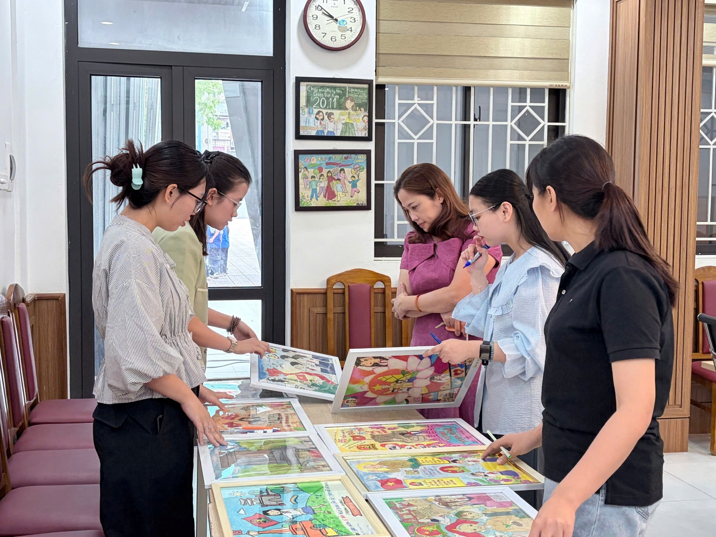 C:\Users\Nguyễn Thu Hòa\Downloads\z7793117015177_3dccb797d370aef0faf13941733f1e44.jpg