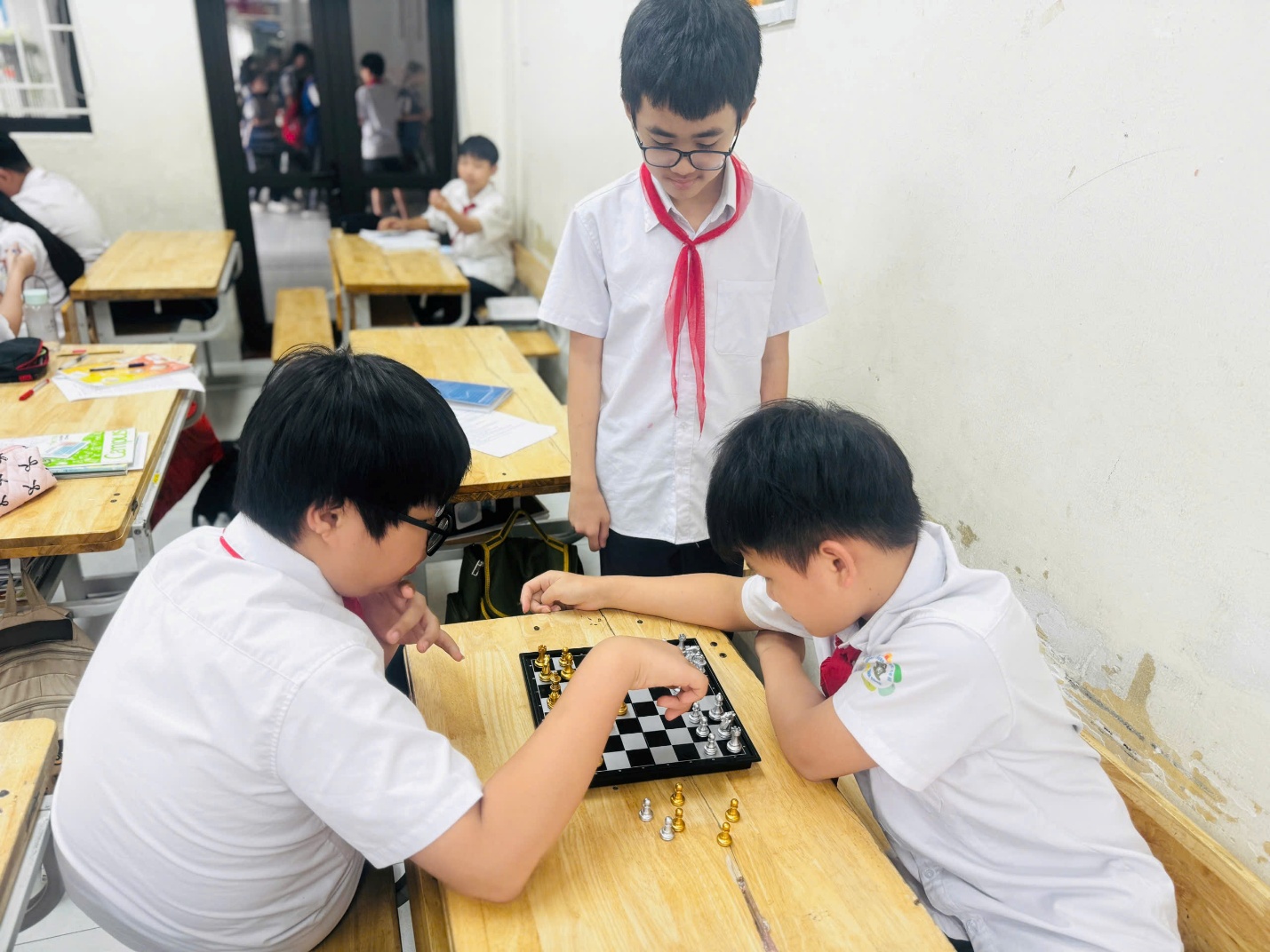 C:\Users\Nguyễn Thu Hòa\Downloads\z7744515441111_b91ad9984799664f811d93a7417a0e78.jpg