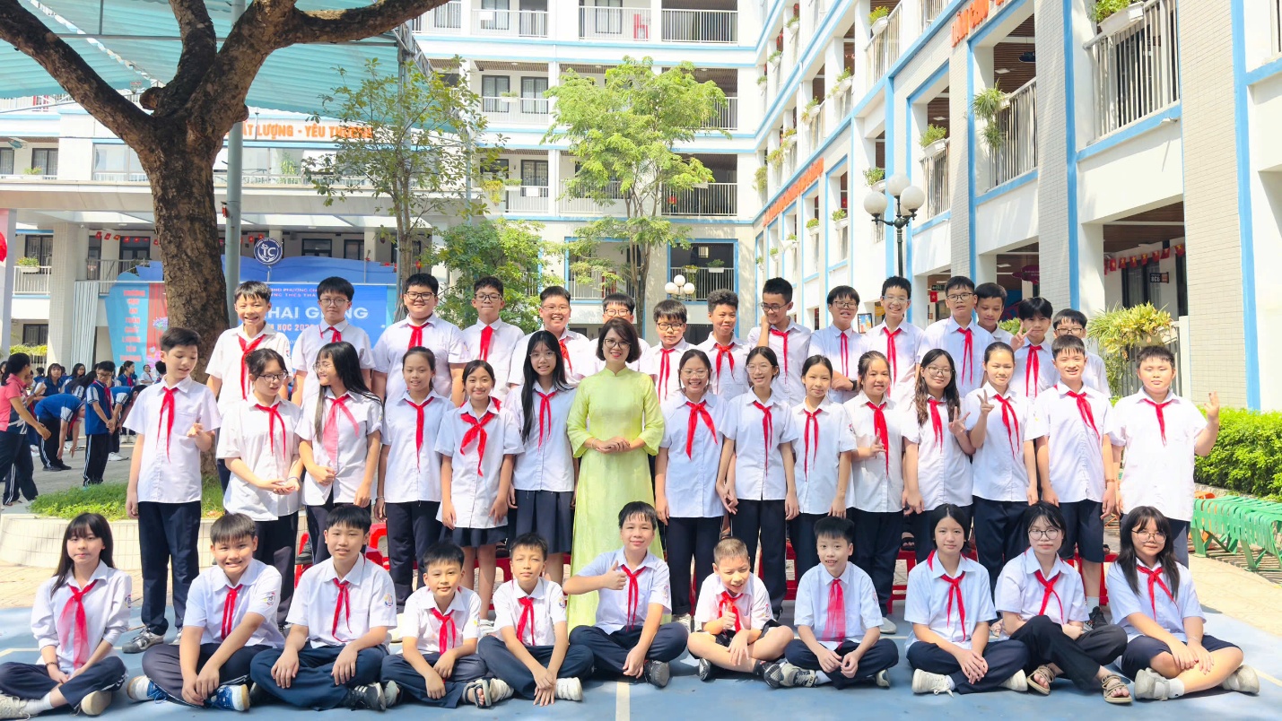 C:\Users\Nguyễn Thu Hòa\Desktop\1789565802474_1863028109638595646_5726923816974287518_5637228afbf3cb89bf07599a71b38460.jpg