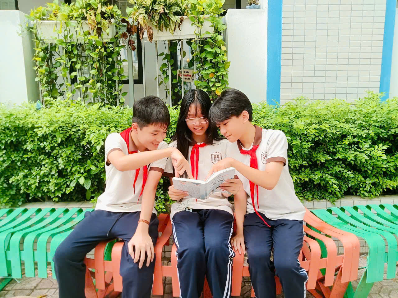 C:\Users\Nguyễn Thu Hòa\Desktop\1790246287012_1863028109638595646_g1454359421642411466_a88efe7a3f64d0ee05ab3602ceb04c2a.jpg