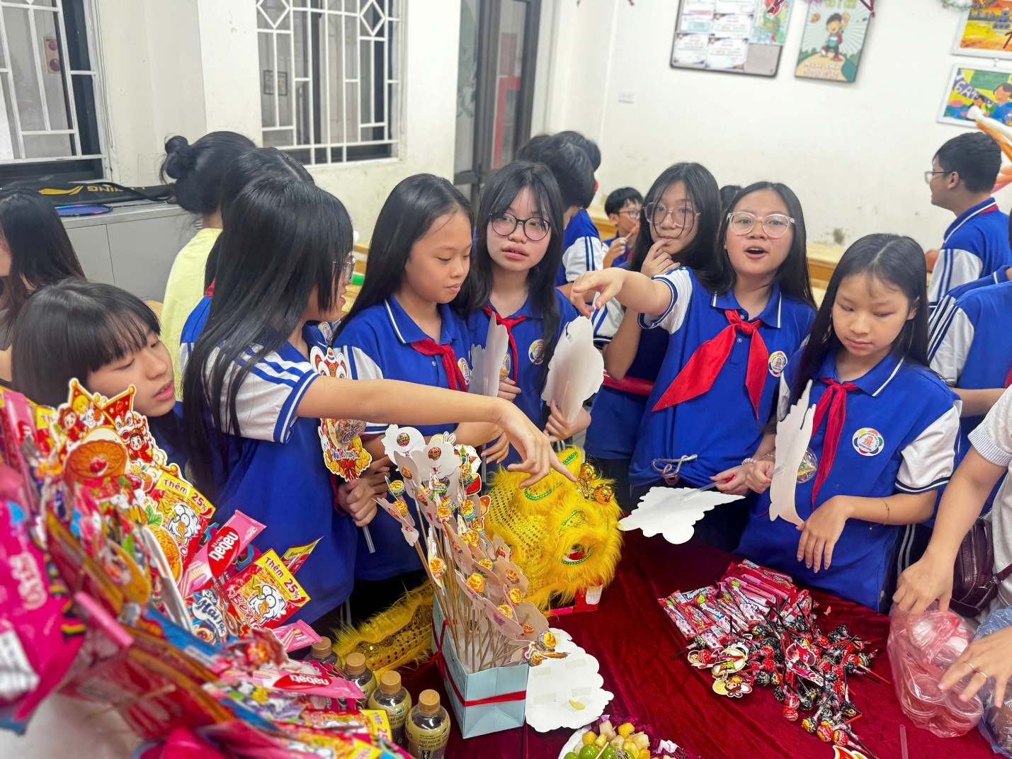 C:\Users\Nguyễn Thu Hòa\Desktop\1790340427528_1863028109638595646_5726923816974287518_3e210a2a11d06db30f4725707f87f8d7.jpg