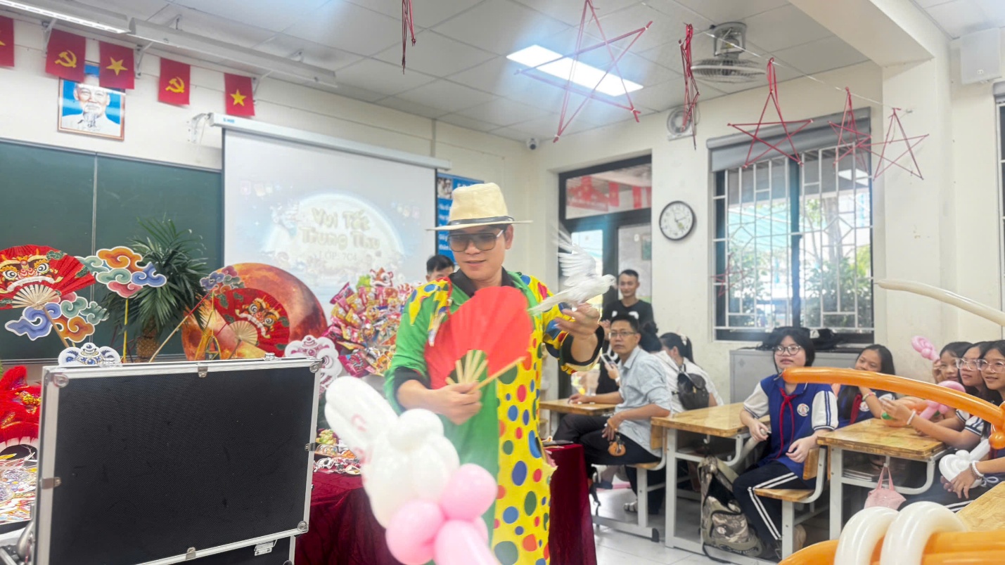 C:\Users\Nguyễn Thu Hòa\Desktop\1790340427588_1863028109638595646_5726923816974287518_617b129266e1922d1a09d95af0ce5684.jpg