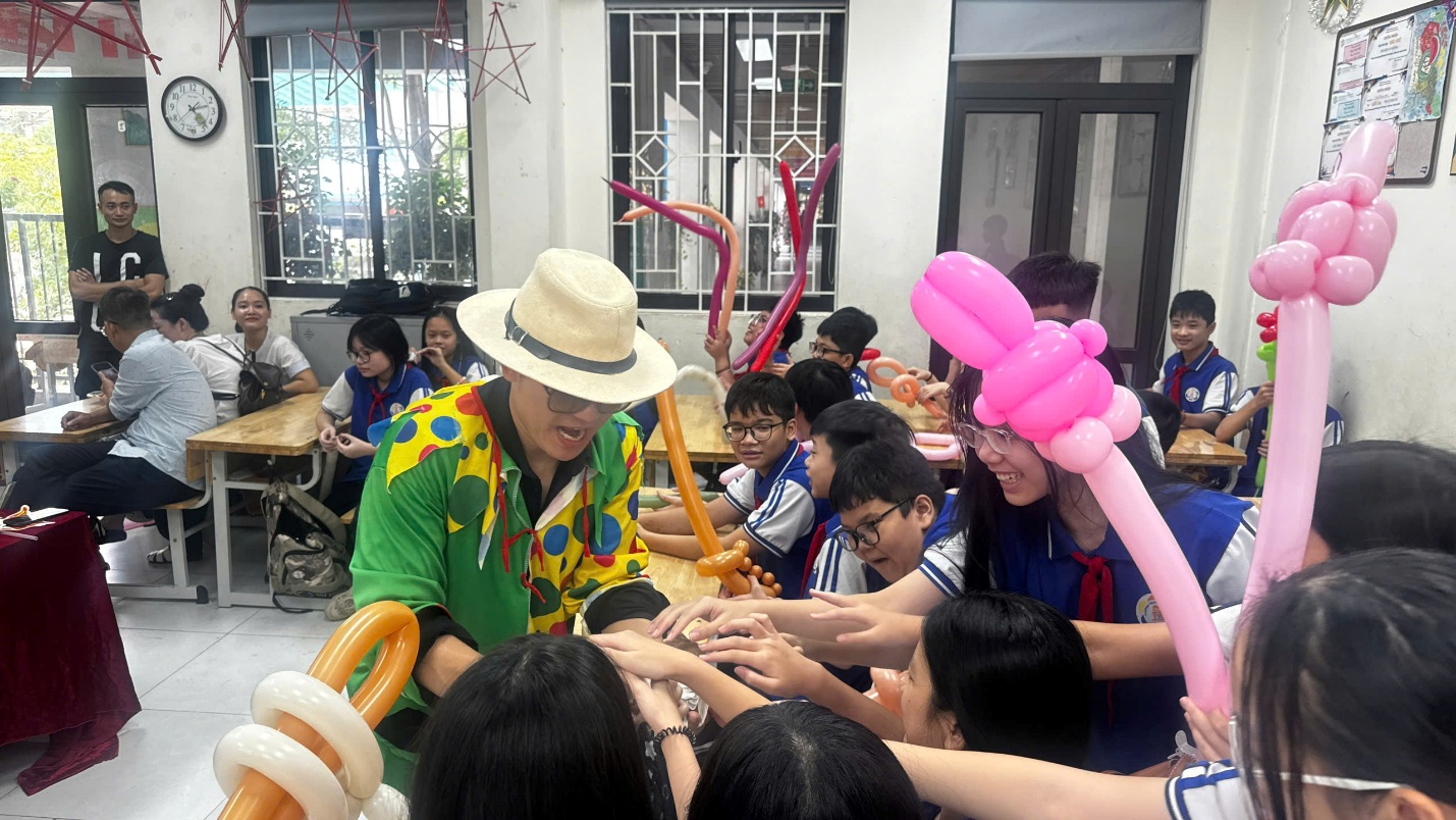 C:\Users\Nguyễn Thu Hòa\Desktop\1790340427570_1863028109638595646_5726923816974287518_0d02fcc155f3505e1c6b3948573c0fea.jpg