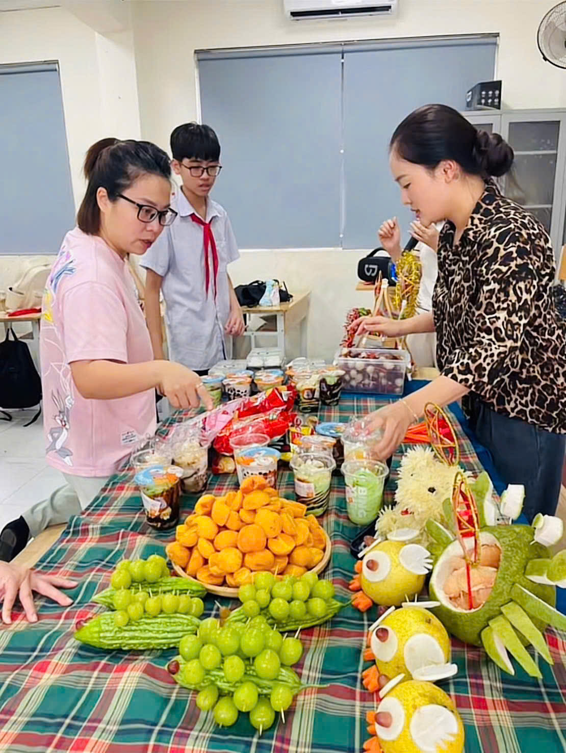 C:\Users\Nguyễn Thu Hòa\Desktop\1790521913275_1863028109638595646_2327211193837509807_7d1f1911e189a77a1eb4f76e06065bcb.jpg